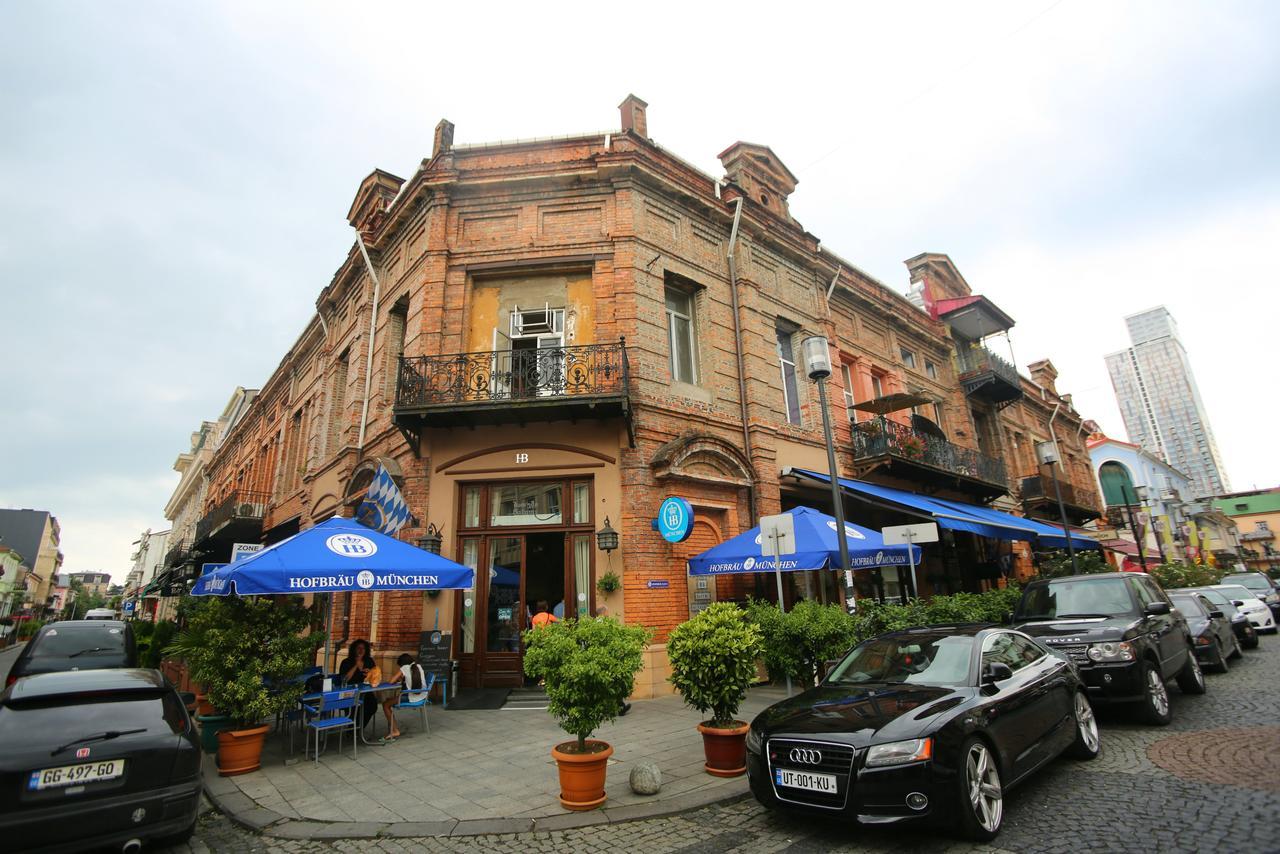 Lilus Hostel Batumi Exterior foto