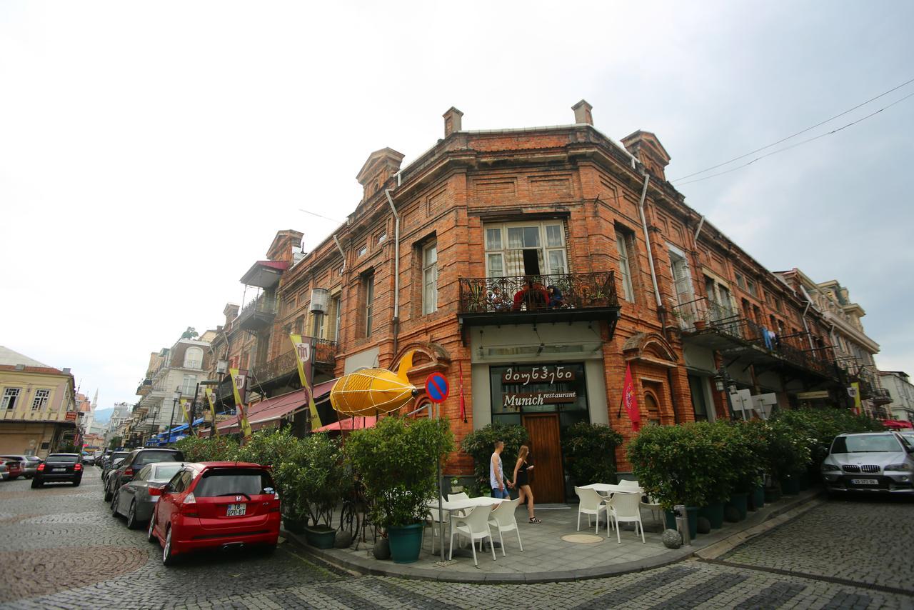 Lilus Hostel Batumi Exterior foto